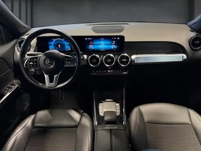 Mercedes-Benz GLB 220