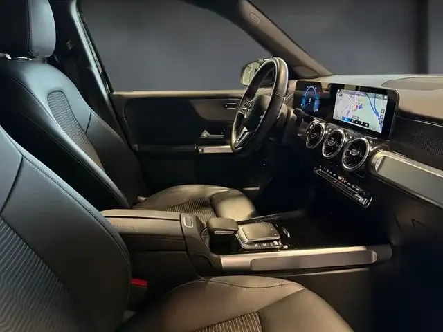 Mercedes-Benz GLB 220