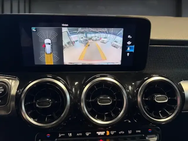 Mercedes-Benz GLB 220