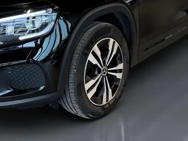 Mercedes-Benz GLB 220