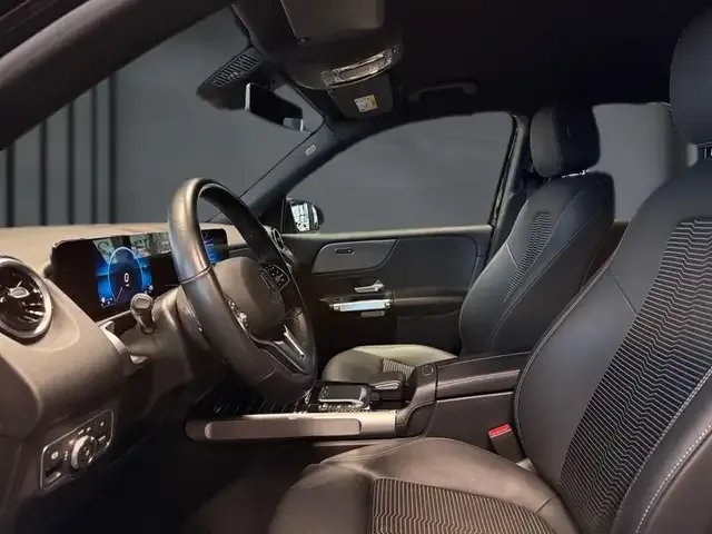 Mercedes-Benz GLB 220