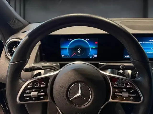 Mercedes-Benz GLB 220