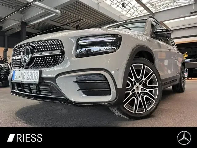 Mercedes-Benz GLB 220