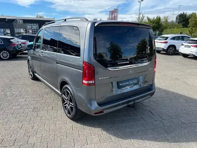 Mercedes-Benz V 250