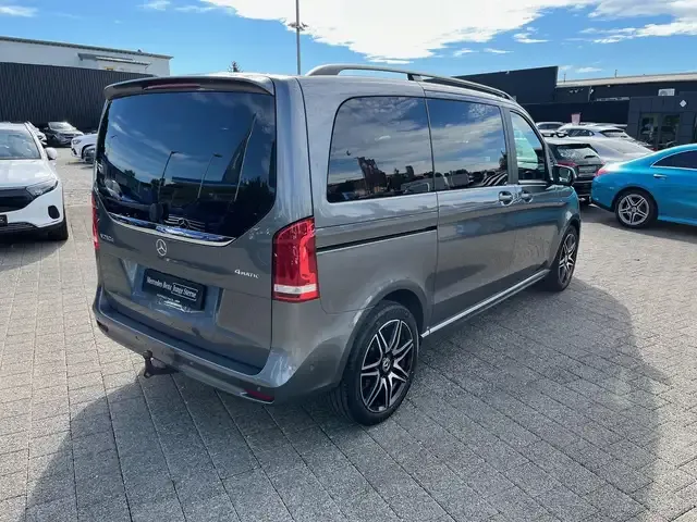 Mercedes-Benz V 250
