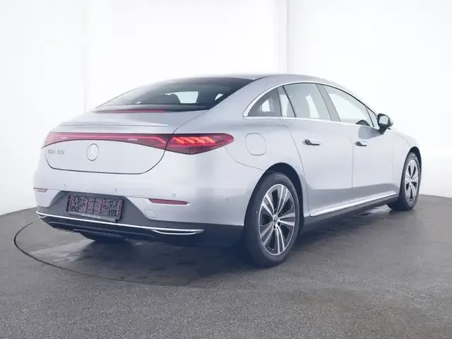 Mercedes-Benz EQE 300