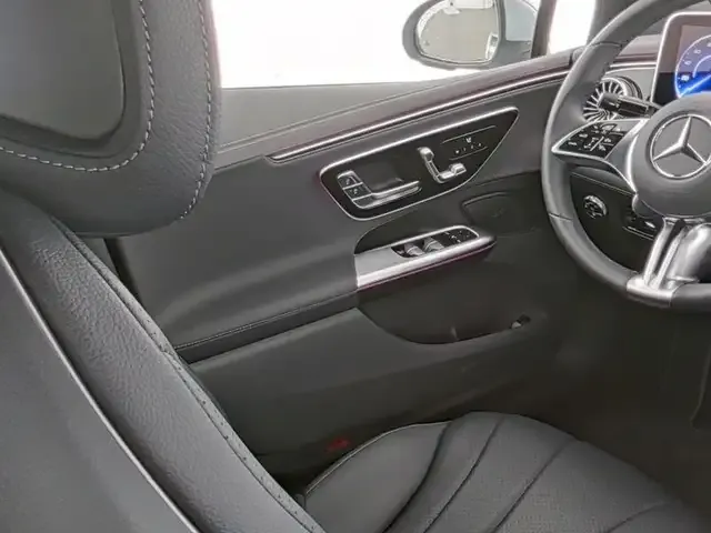 Mercedes-Benz EQE 300