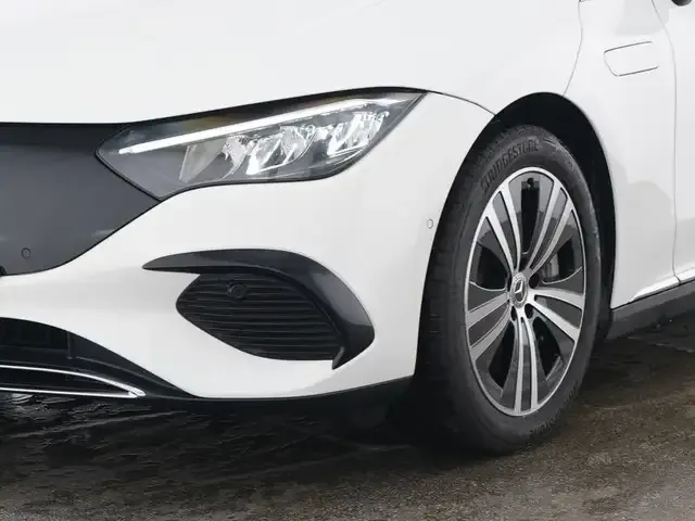 Mercedes-Benz EQE 300