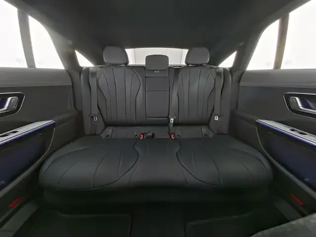 Mercedes-Benz EQE 300