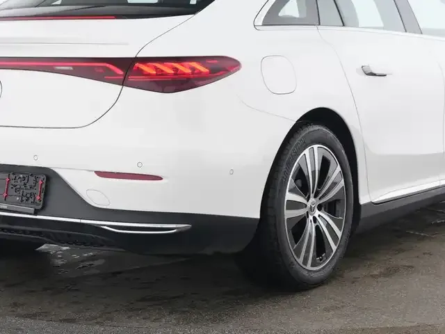 Mercedes-Benz EQE 300