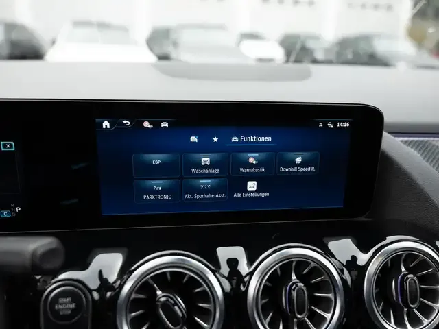 Mercedes-Benz GLA 220