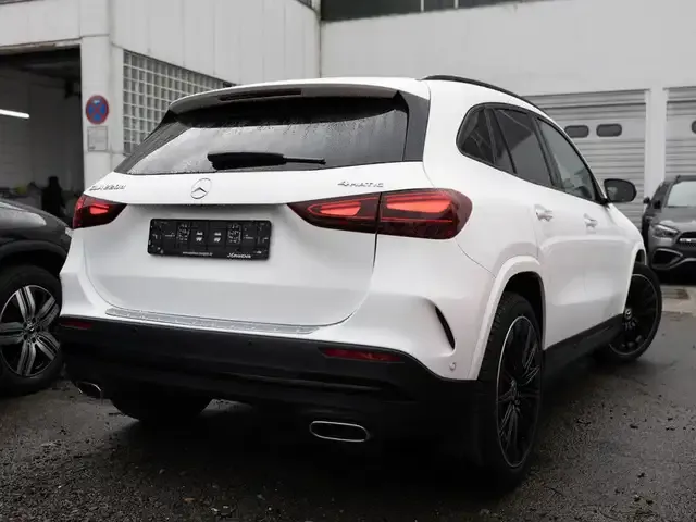 Mercedes-Benz GLA 220