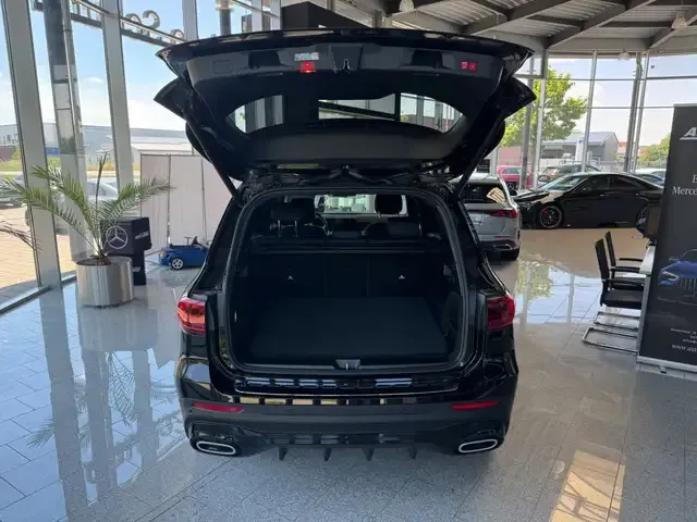Mercedes-Benz GLB 220