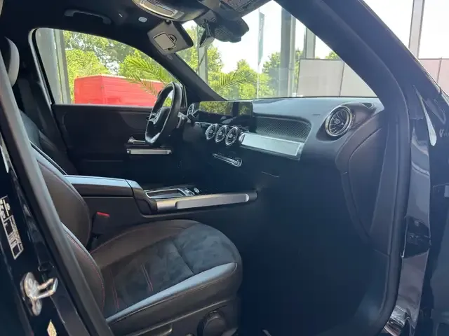 Mercedes-Benz GLB 220
