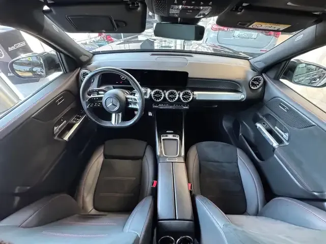 Mercedes-Benz GLB 220