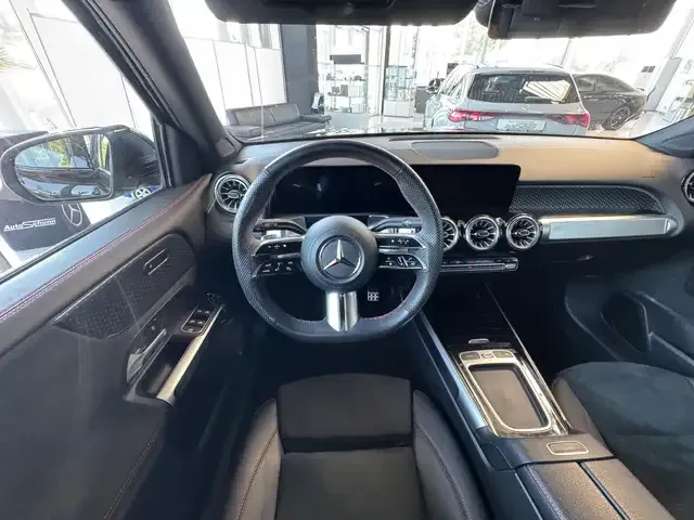 Mercedes-Benz GLB 220
