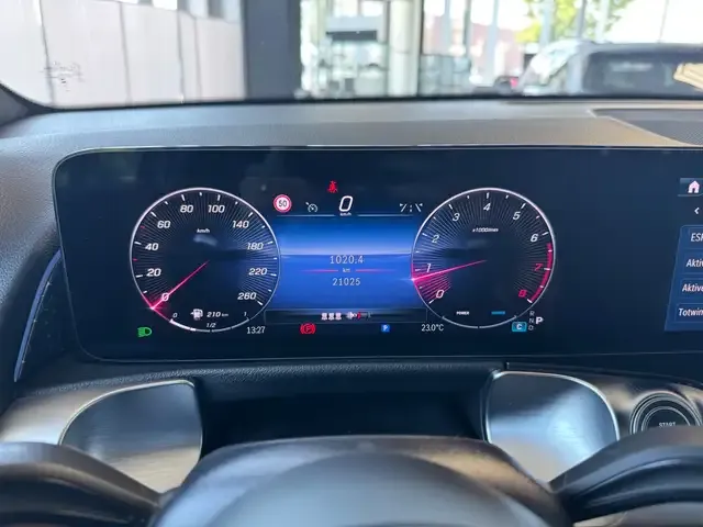 Mercedes-Benz GLB 220