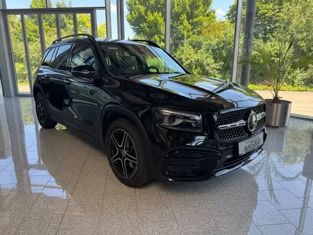 Mercedes-Benz GLB 220