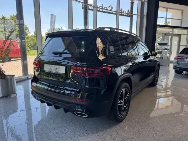 Mercedes-Benz GLB 220
