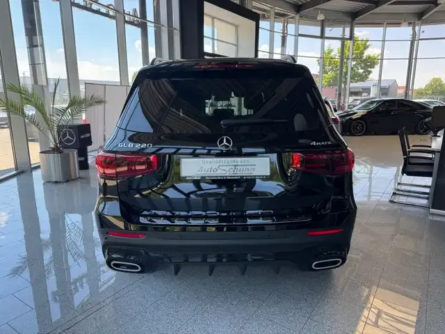 Mercedes-Benz GLB 220