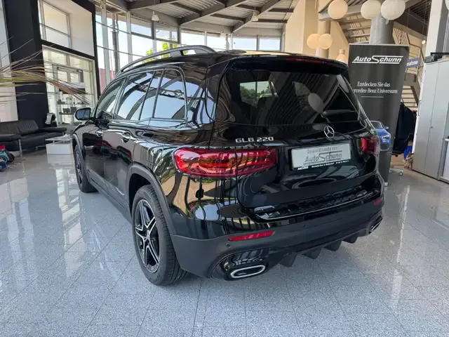 Mercedes-Benz GLB 220