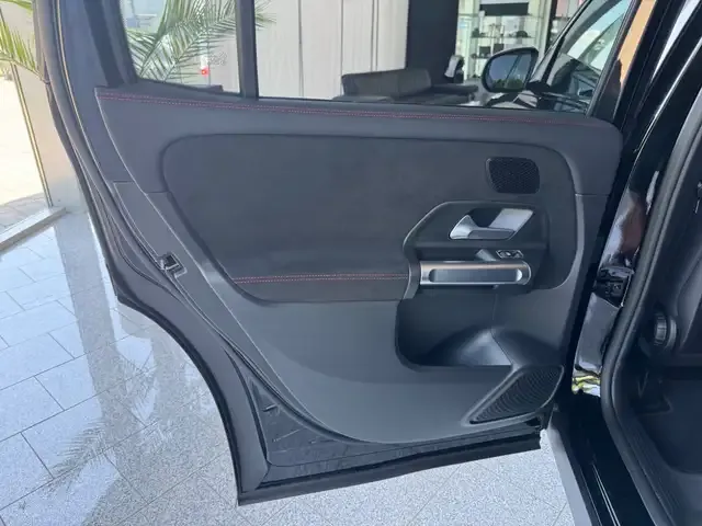 Mercedes-Benz GLB 220