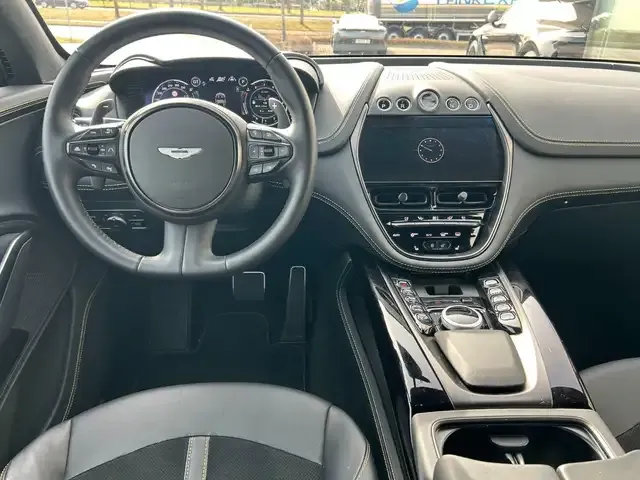 Aston Martin DBX