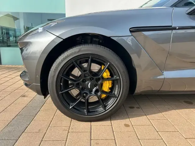 Aston Martin DBX