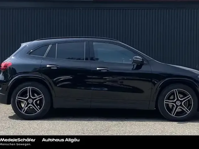 Mercedes-Benz GLA 200
