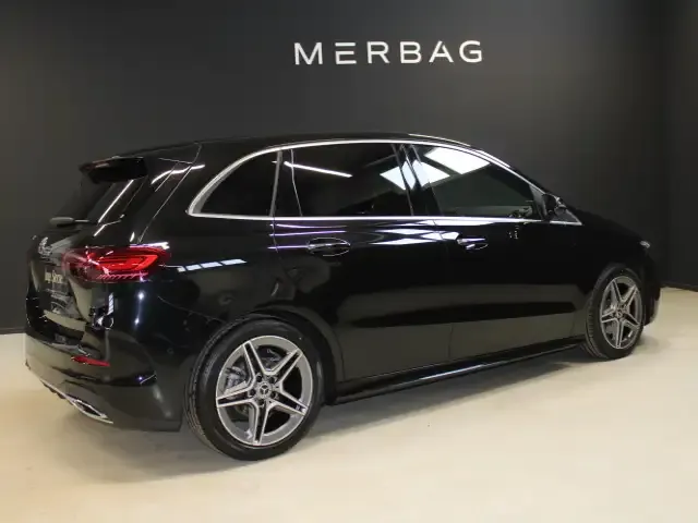 Mercedes-Benz B 180
