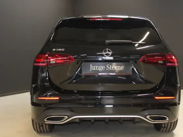 Mercedes-Benz B 180