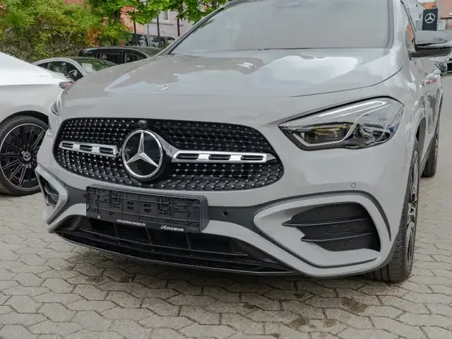 Mercedes-Benz GLA 220