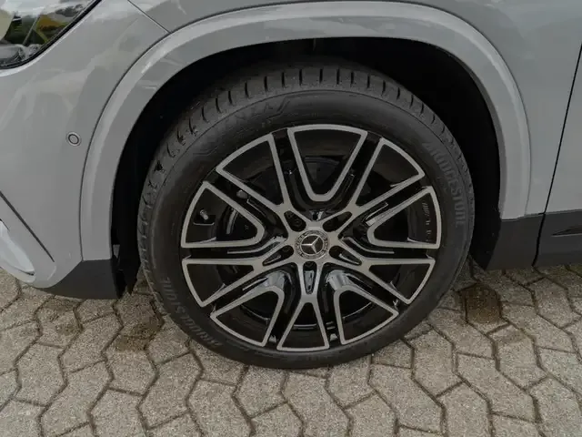 Mercedes-Benz GLA 220