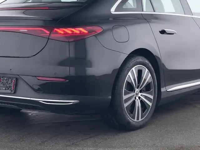 Mercedes-Benz EQE 300