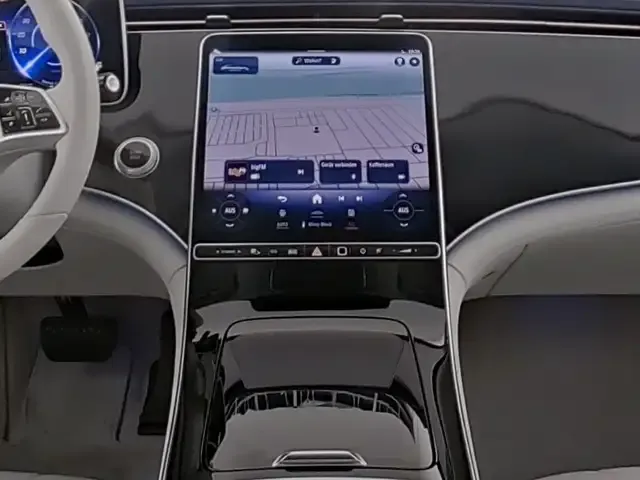Mercedes-Benz EQE 300