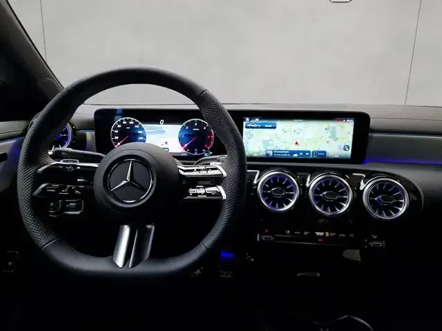 Mercedes-Benz CLA 200