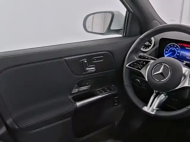 Mercedes-Benz EQA 300