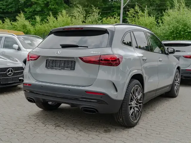 Mercedes-Benz GLA 220