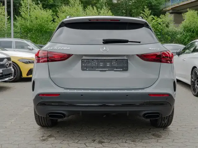 Mercedes-Benz GLA 220
