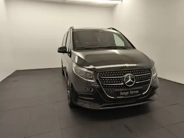 Mercedes-Benz V 220