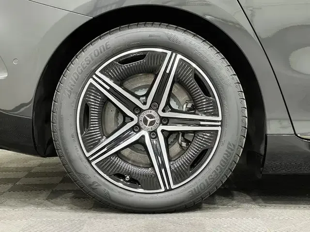 Mercedes-Benz EQE 350