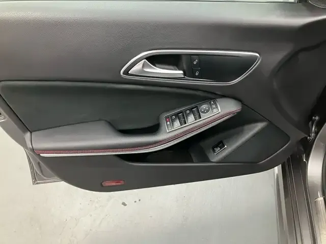 Mercedes-Benz CLA 220