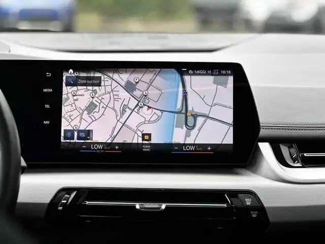 BMW 225