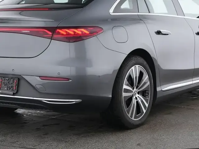 Mercedes-Benz EQE 300