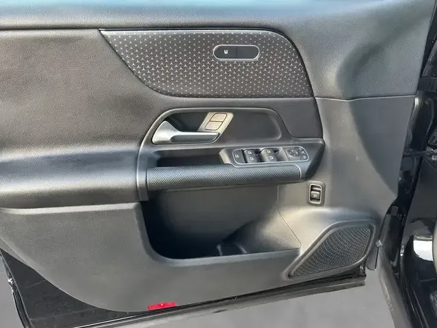 Mercedes-Benz GLB 180