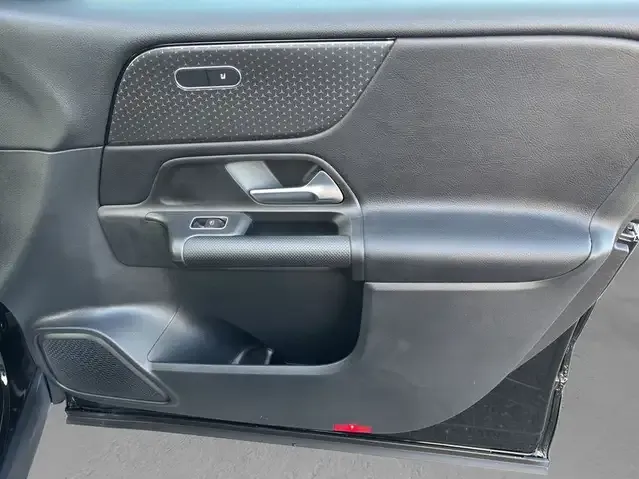 Mercedes-Benz GLB 180