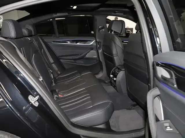 BMW M550