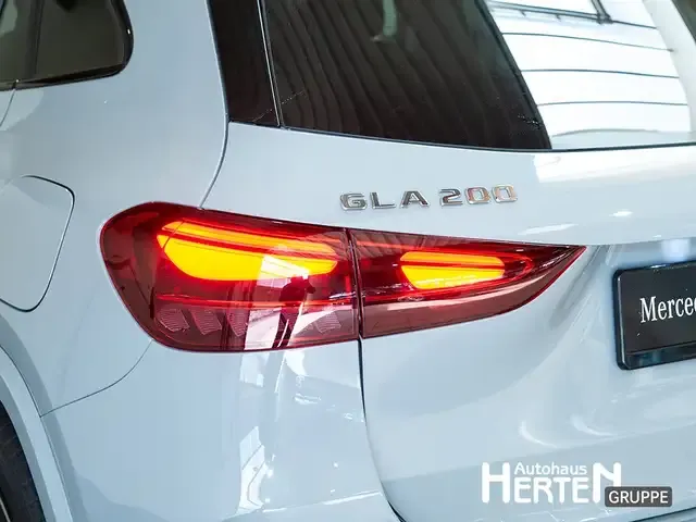 Mercedes-Benz GLA 200