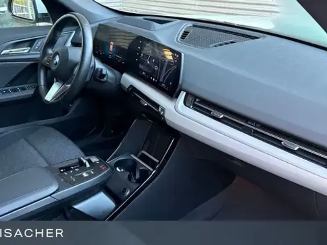 BMW iX1