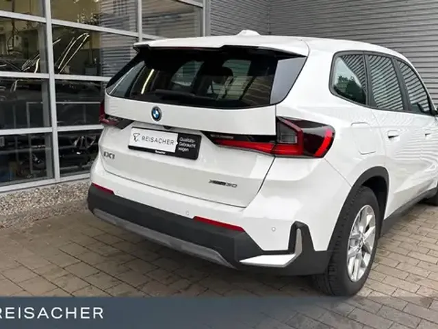 BMW iX1
